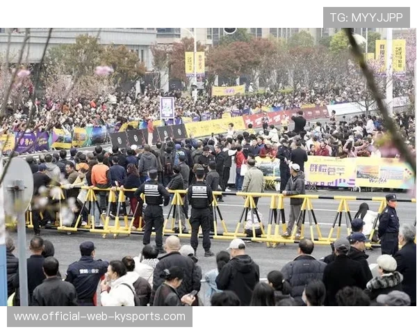 武汉马拉松开跑：2.6万人共赴樱花赛道，2020武汉马拉松起点和终点